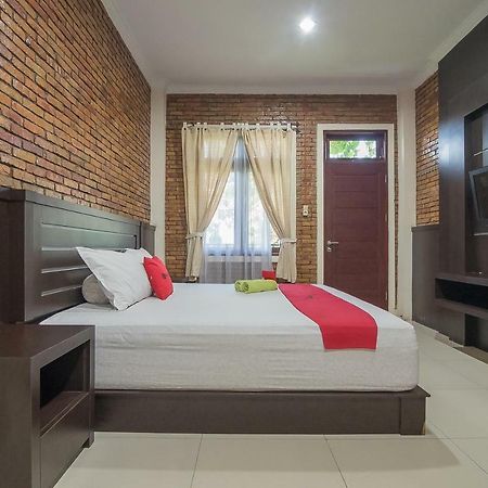 Reddoorz Plus Near Cambridge City Square 2 Medan Bagian luar foto