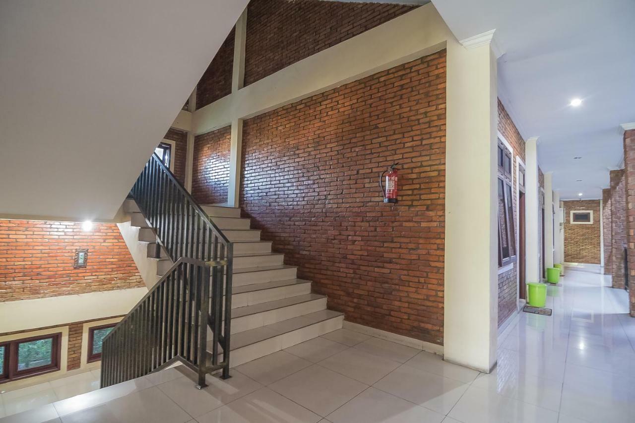 Reddoorz Plus Near Cambridge City Square 2 Medan Bagian luar foto