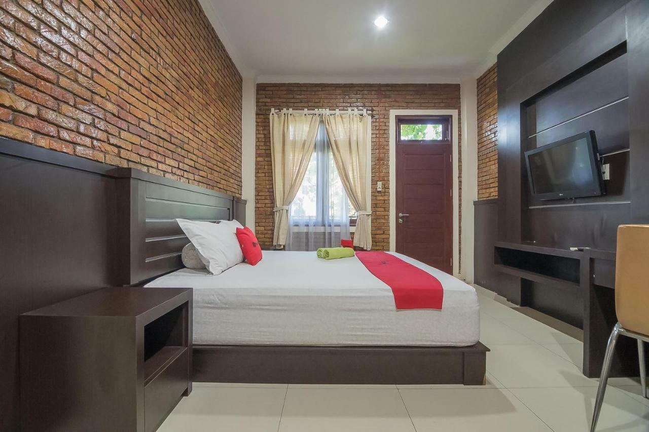 Reddoorz Plus Near Cambridge City Square 2 Medan Bagian luar foto