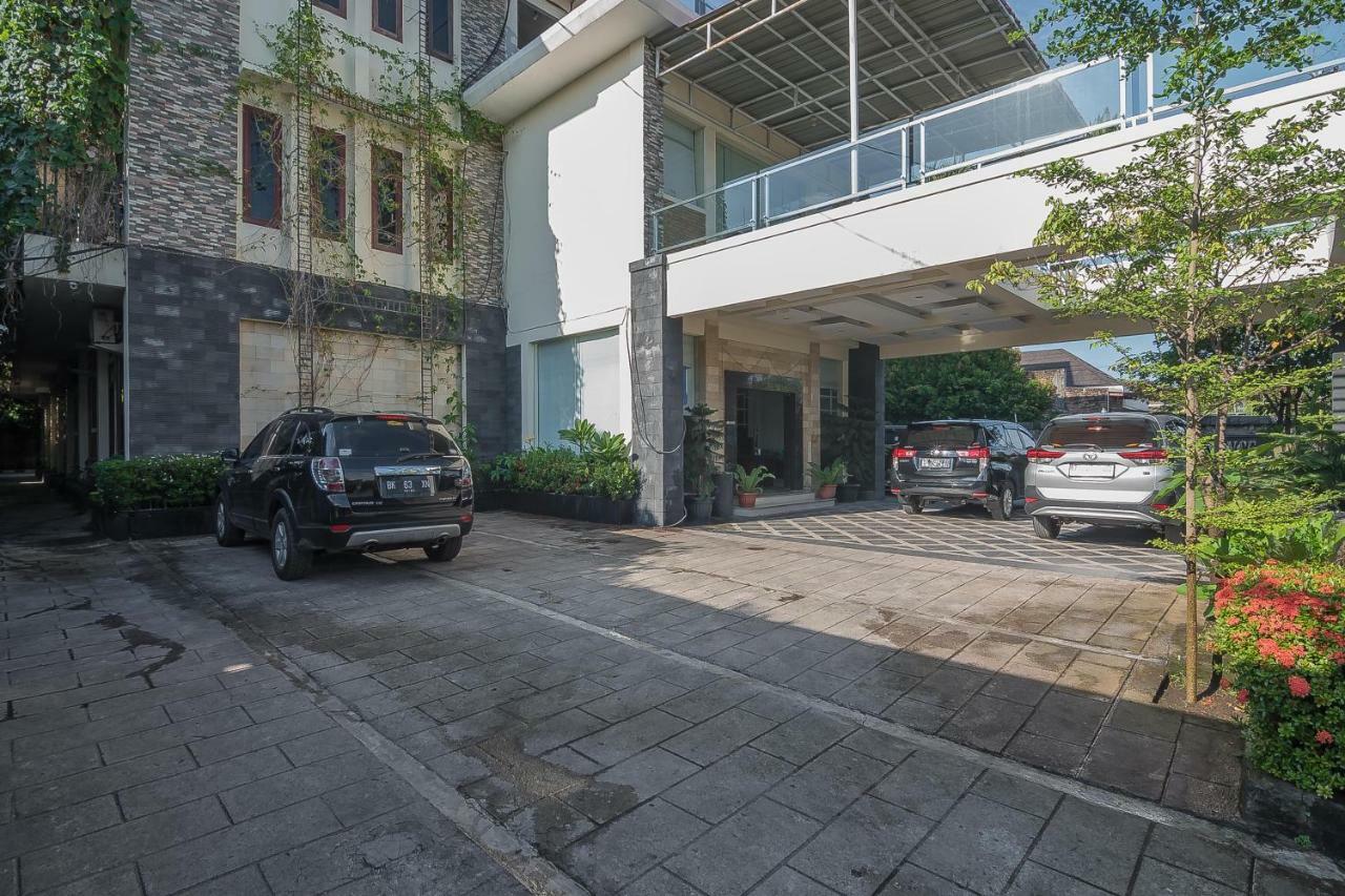 Reddoorz Plus Near Cambridge City Square 2 Medan Bagian luar foto