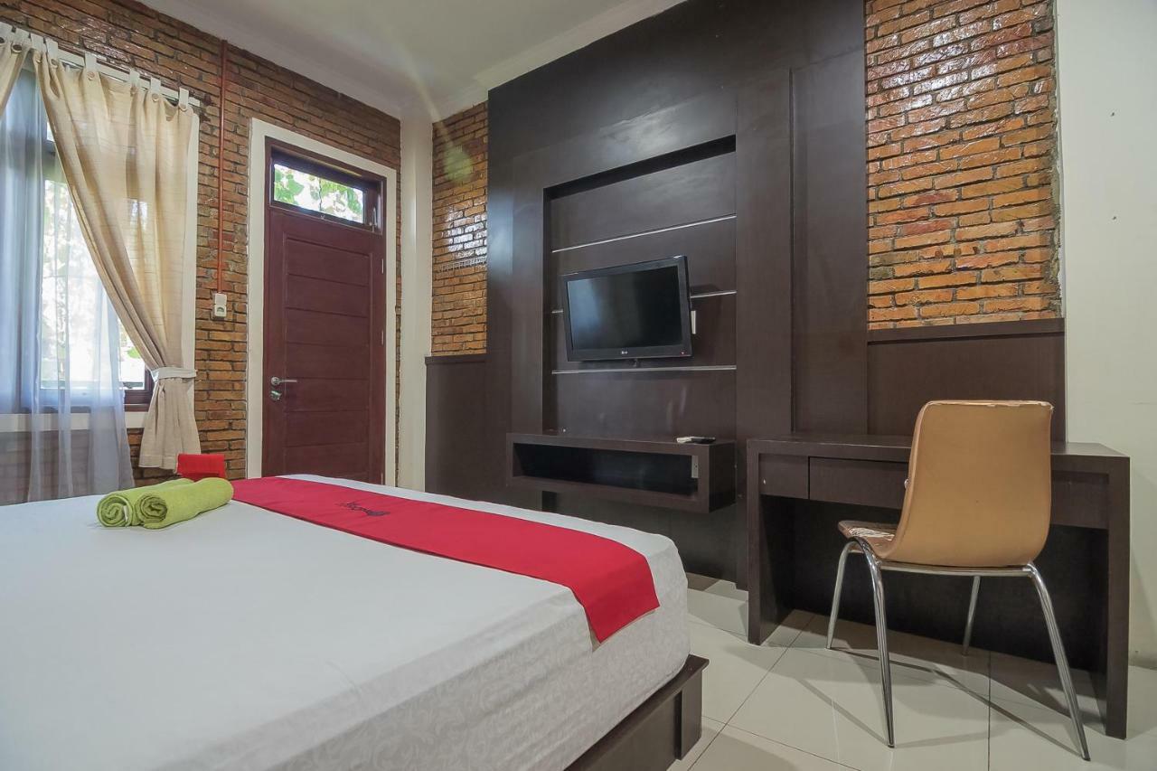 Reddoorz Plus Near Cambridge City Square 2 Medan Bagian luar foto