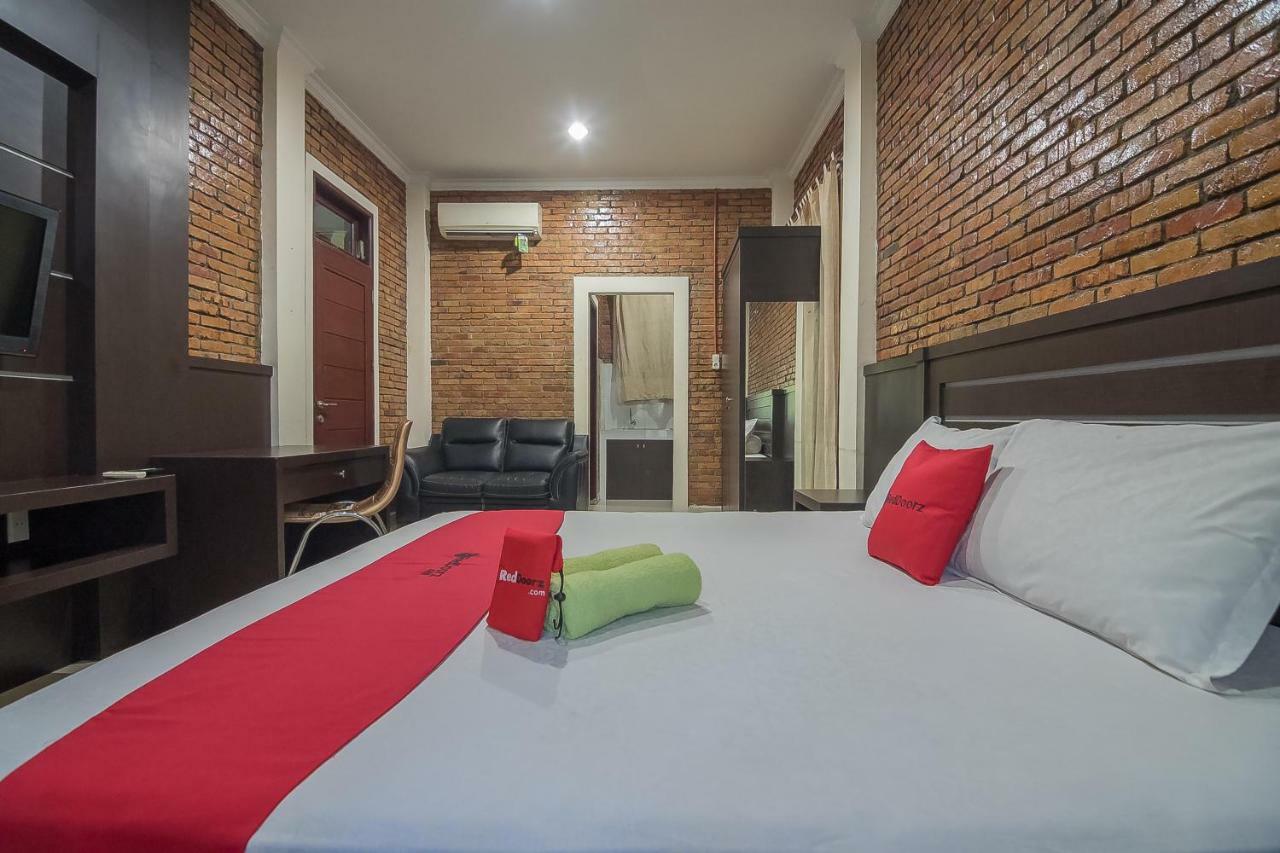 Reddoorz Plus Near Cambridge City Square 2 Medan Bagian luar foto