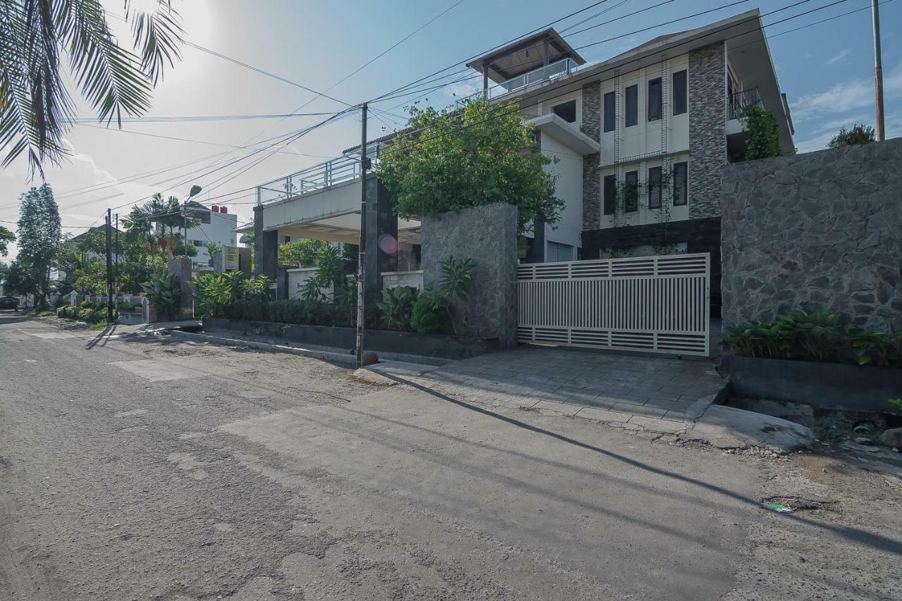 Reddoorz Plus Near Cambridge City Square 2 Medan Bagian luar foto