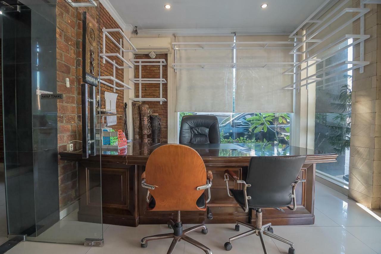 Reddoorz Plus Near Cambridge City Square 2 Medan Bagian luar foto