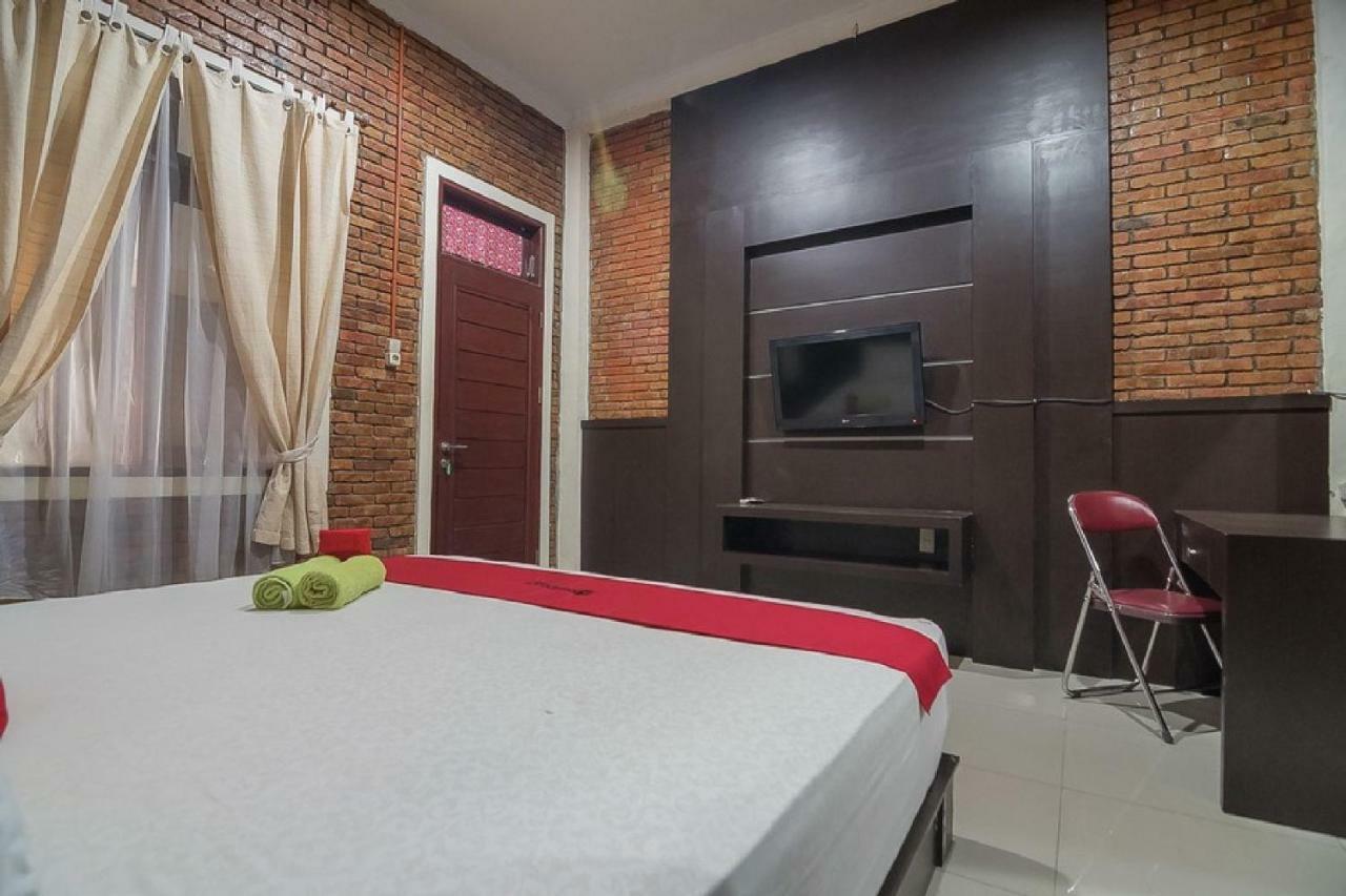 Reddoorz Plus Near Cambridge City Square 2 Medan Bagian luar foto